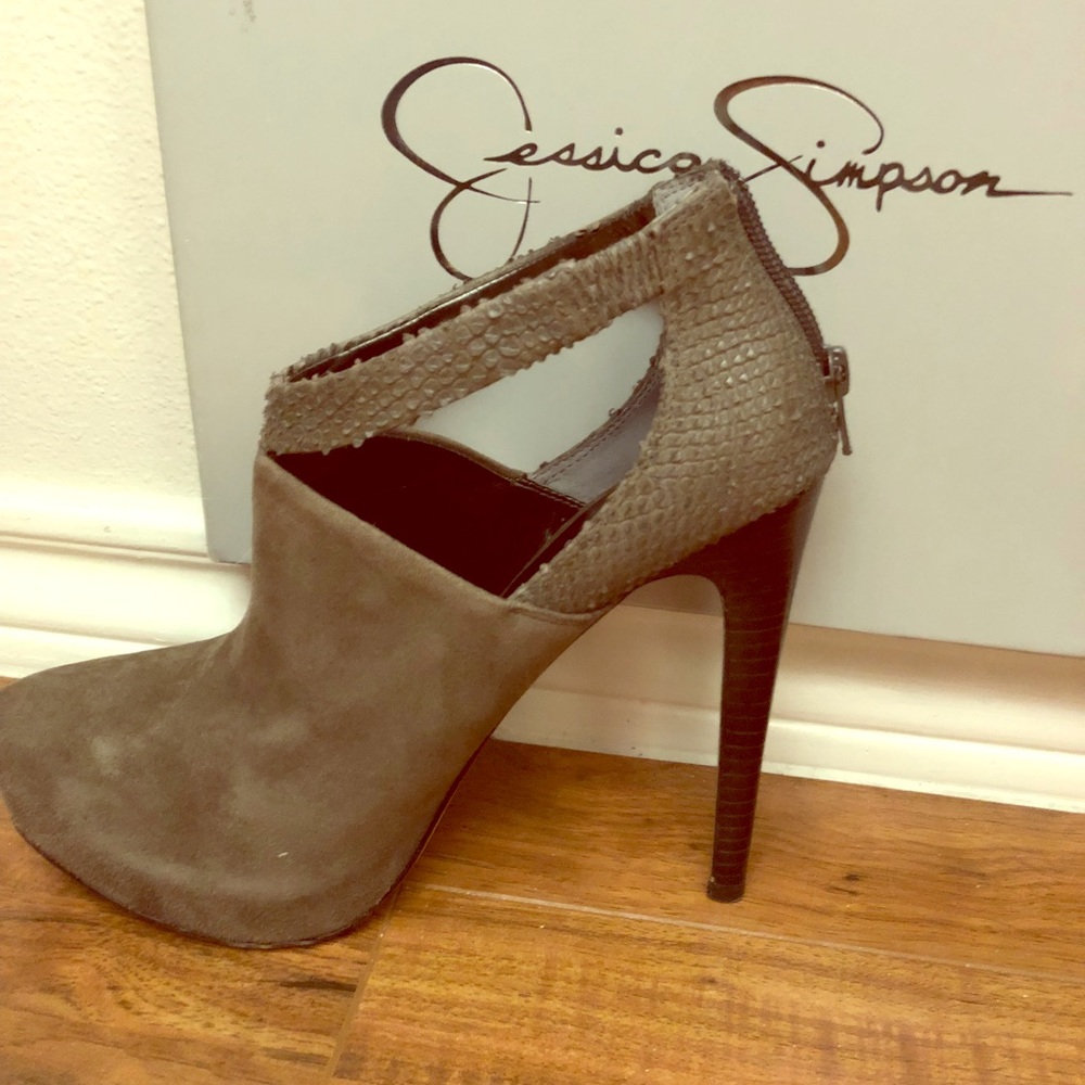 Jessica Simpson Fionna Grey booties